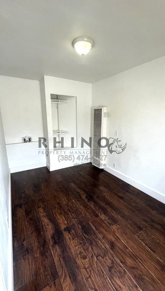 2440 B Ave #4 - Photo 3 of 8