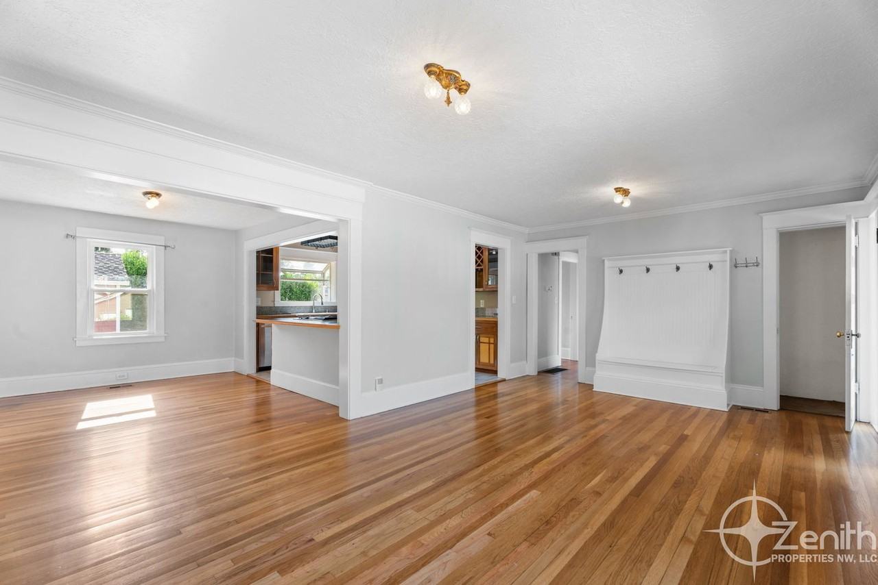 3109 Grant St - Photo 3 of 4