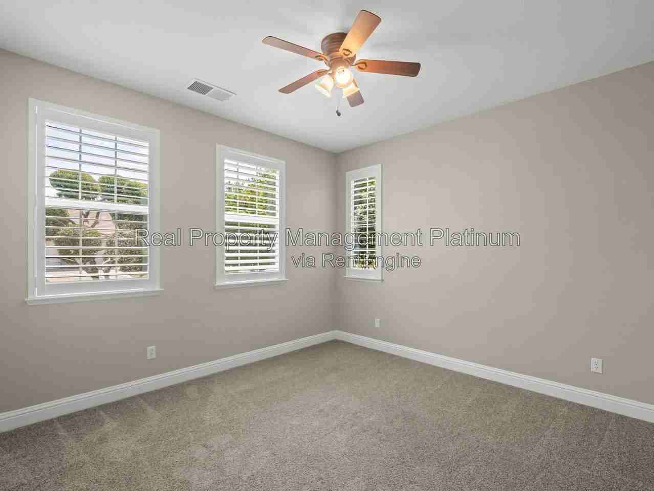 1970 N Langley Ave - Photo 4 of 27