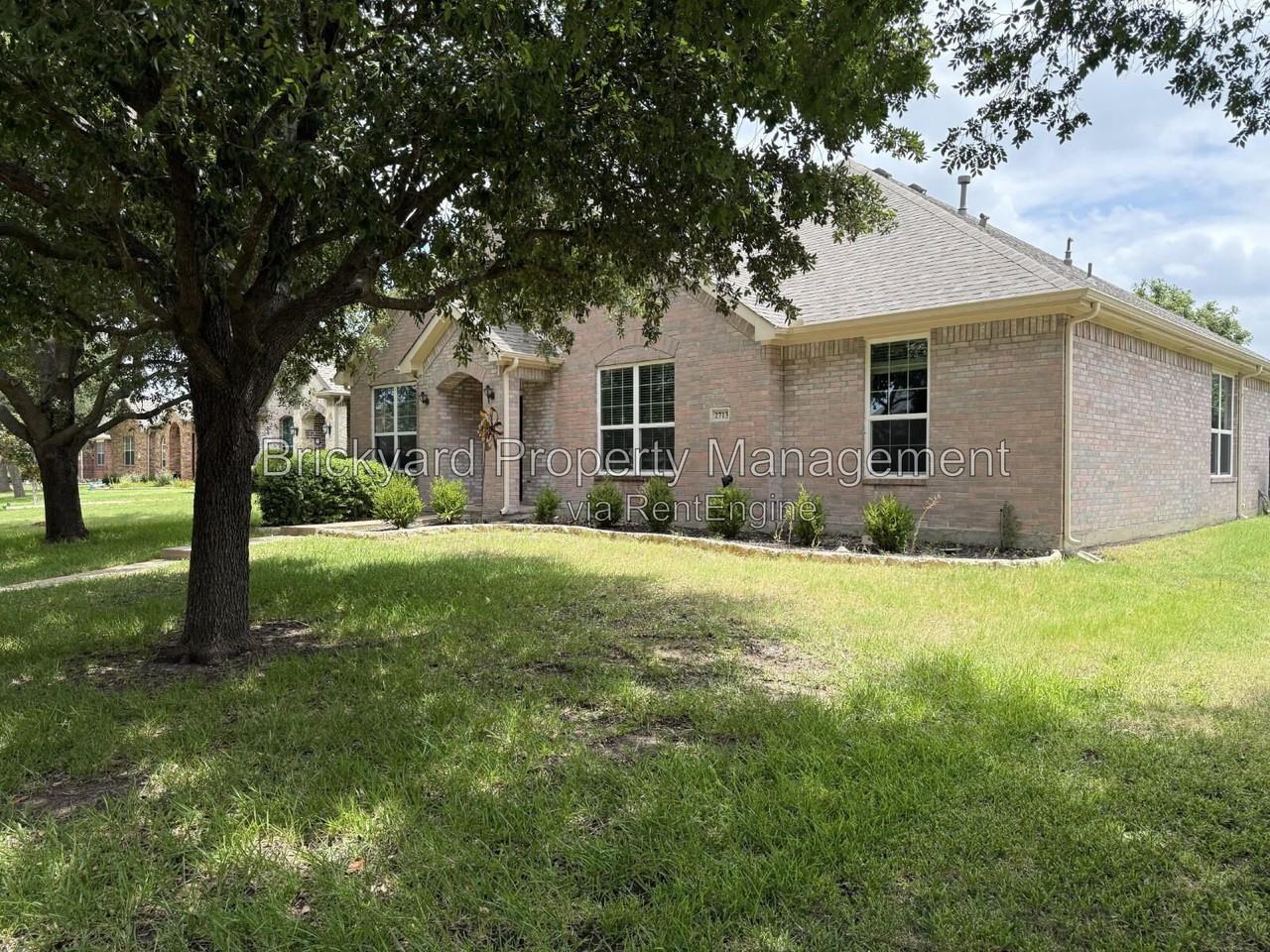 2713 Sugar Maple Dr - Photo 2 of 2