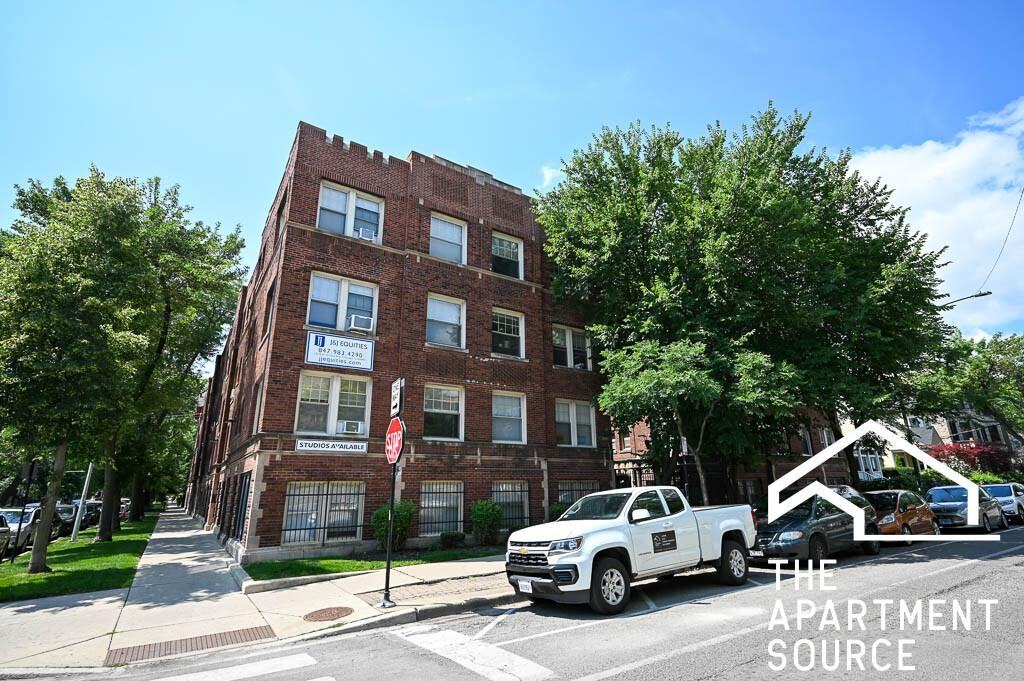 3263 W Wrightwood Ave #2Q - Photo 5 of 9