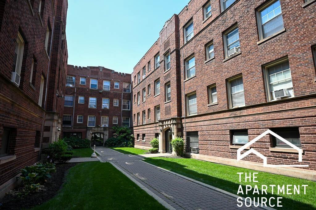 3263 W Wrightwood Ave #2Q - Photo 6 of 9