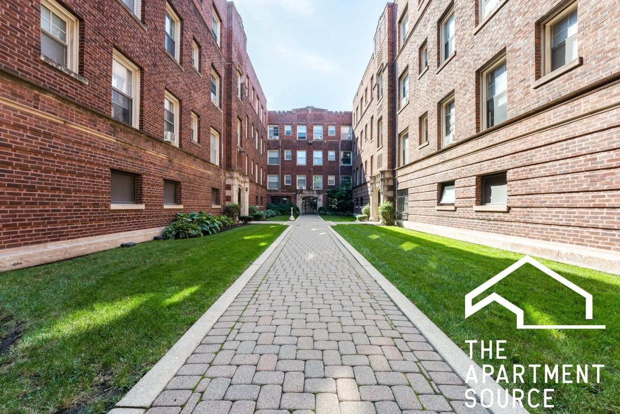 3263 W Wrightwood Ave #2Q - Photo 7 of 9