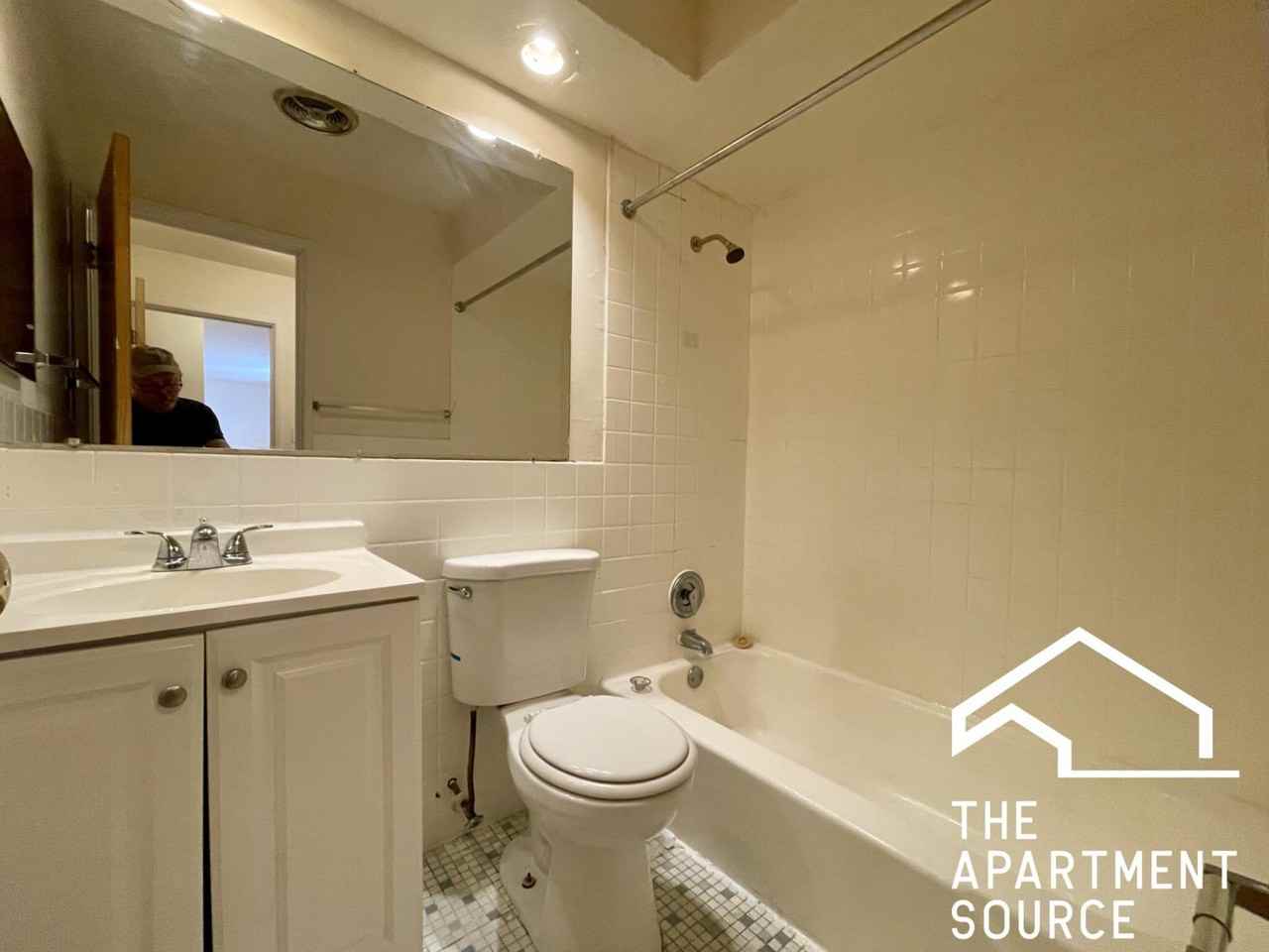 6006 N Kenmore Ave #205 - Photo 5 of 7