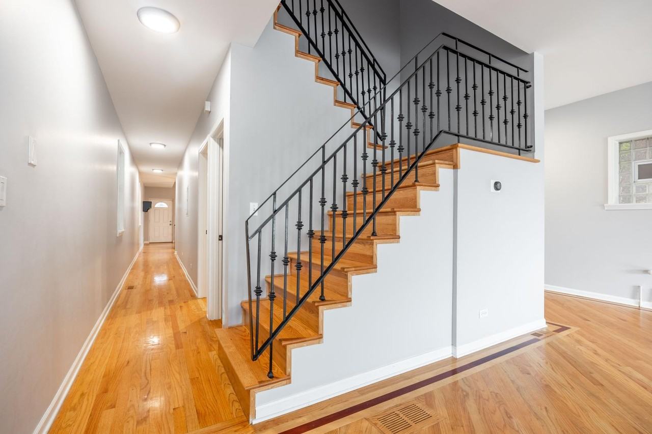 1327 W Walton St #2 - Photo 5 of 36