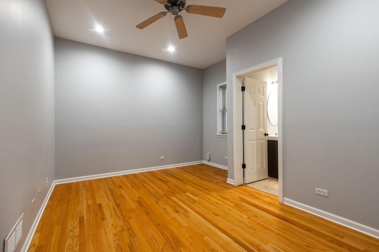1327 W Walton St #2 - Photo 6 of 36