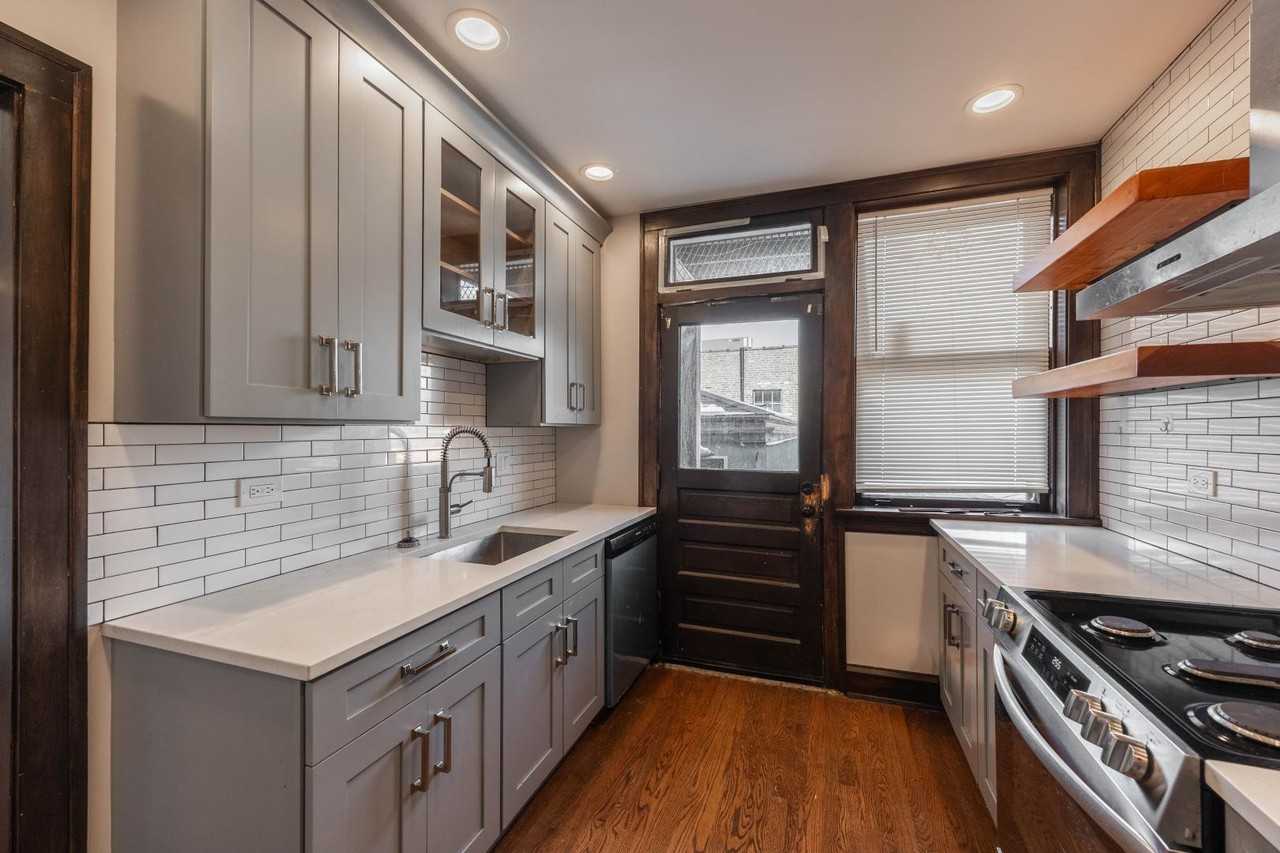 2624 W Devon Ave #301 - Photo 4 of 13