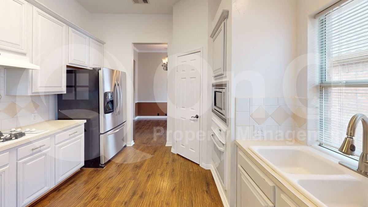 5901 Berkshire Rd - Photo 4 of 24