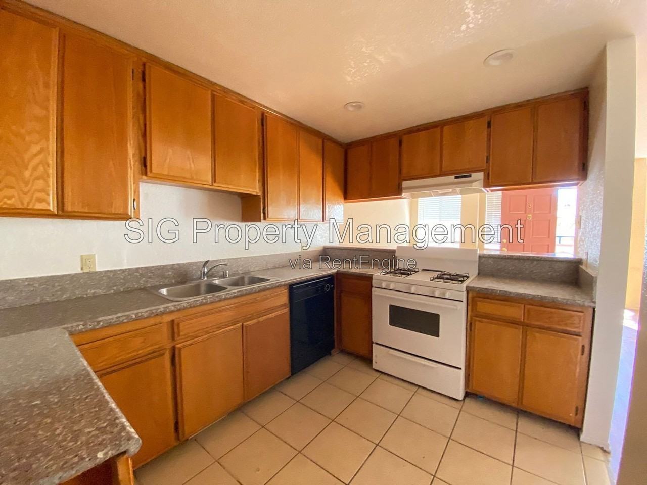 10318 Commerce Ave #3 - Photo 2 of 11