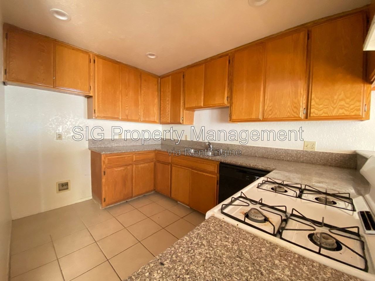 10318 Commerce Ave #3 - Photo 3 of 11