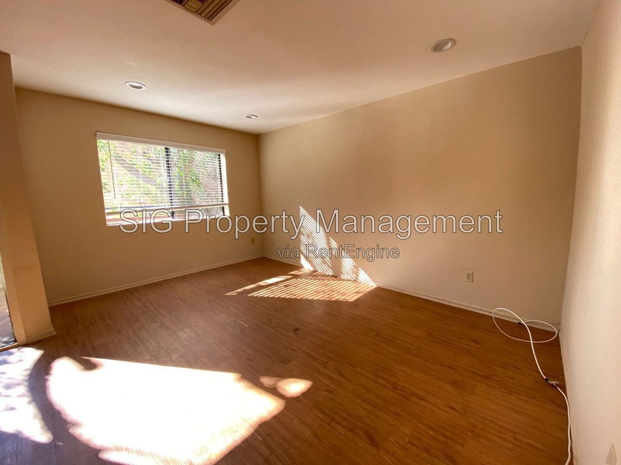 10318 Commerce Ave #3 - Photo 5 of 11