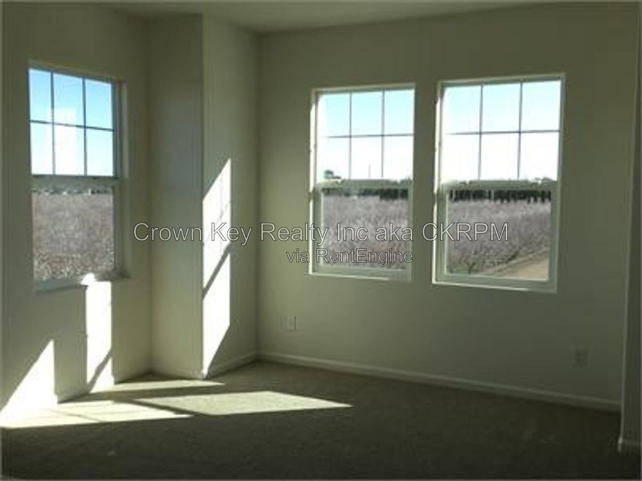 3831 Comstock Pl - Photo 6 of 13