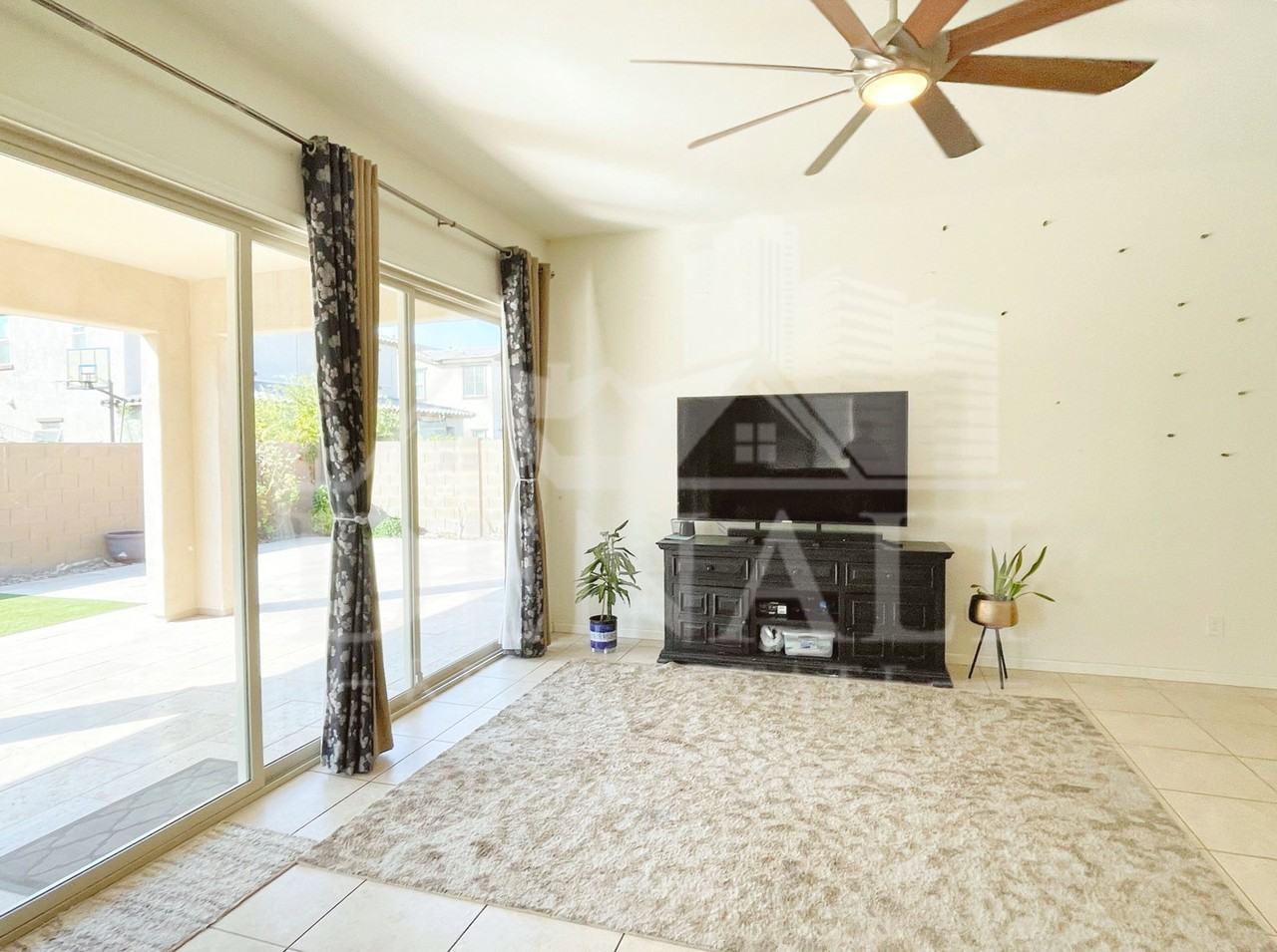 273 E Lantana Dr - Photo 4 of 16