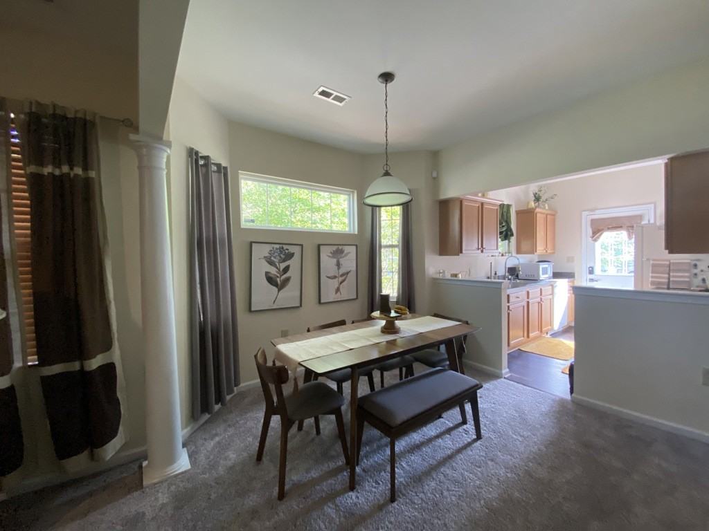111 Carriage Rd - Photo 4 of 10