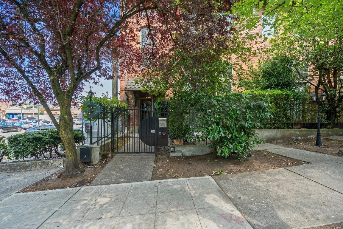 1406 Harvard Ave #16 - Photo 2 of 13