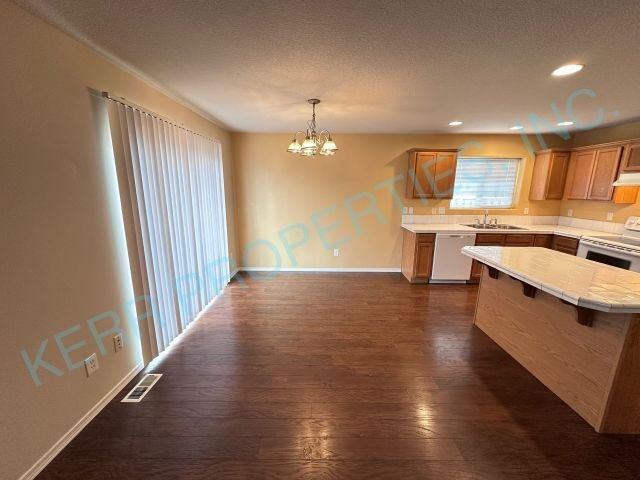 1111 Sw 6th Way - Photo 4 of 22