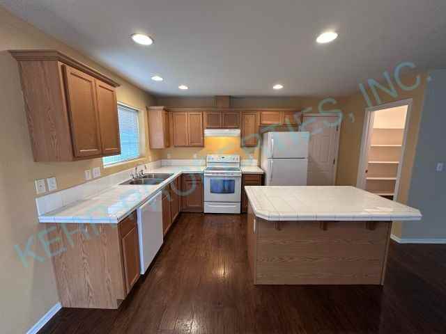 1111 Sw 6th Way - Photo 5 of 22