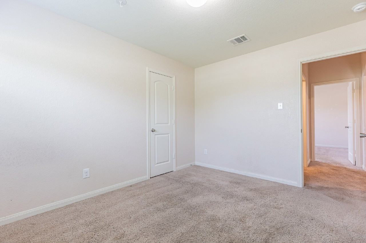 20017 Hubert R Humphrey Rd - Photo 5 of 35