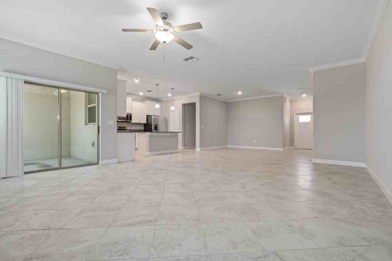 23252 Willow Glen Way - Photo 5 of 31