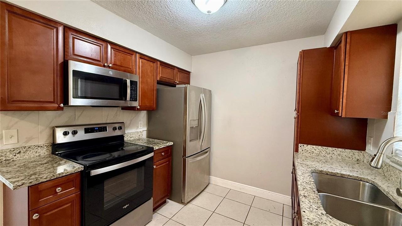 210 N Lone Oak Dr - Photo 3 of 12