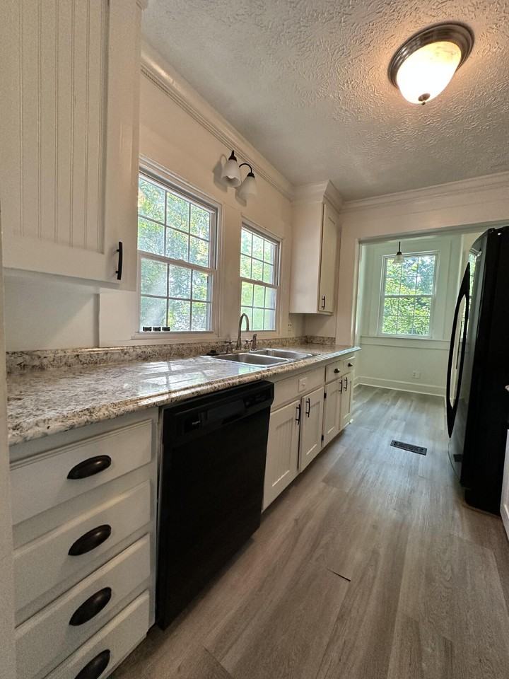 625 Ridgewood Ave - Photo 6 of 16