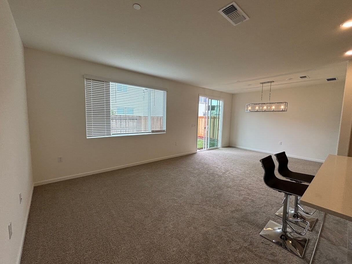 476 Pismo Dr - Photo 2 of 14
