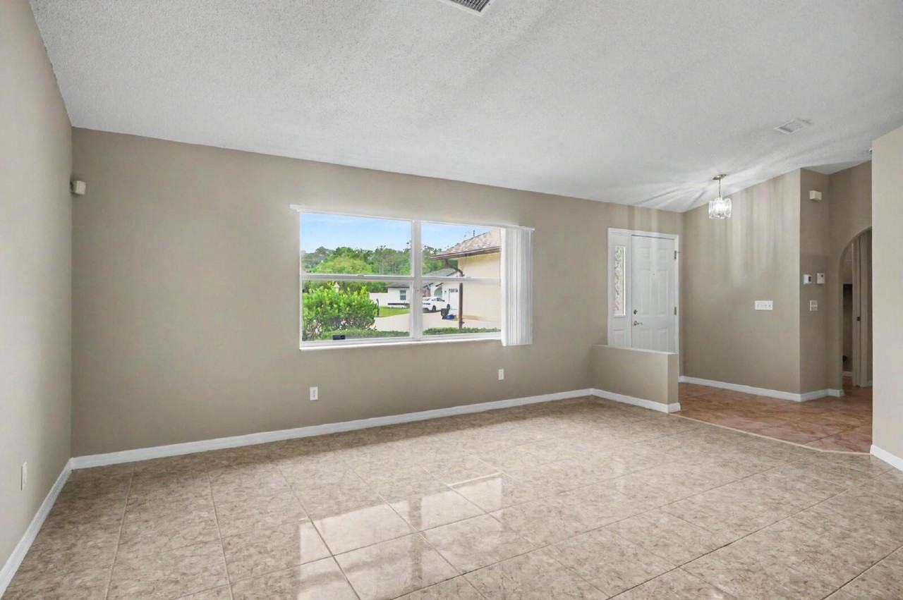 4 Foxhall Ct - Photo 5 of 50