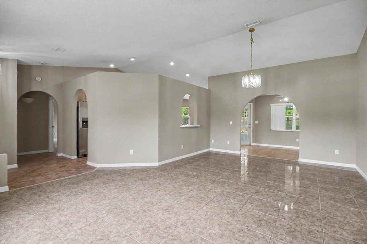 4 Foxhall Ct - Photo 6 of 50