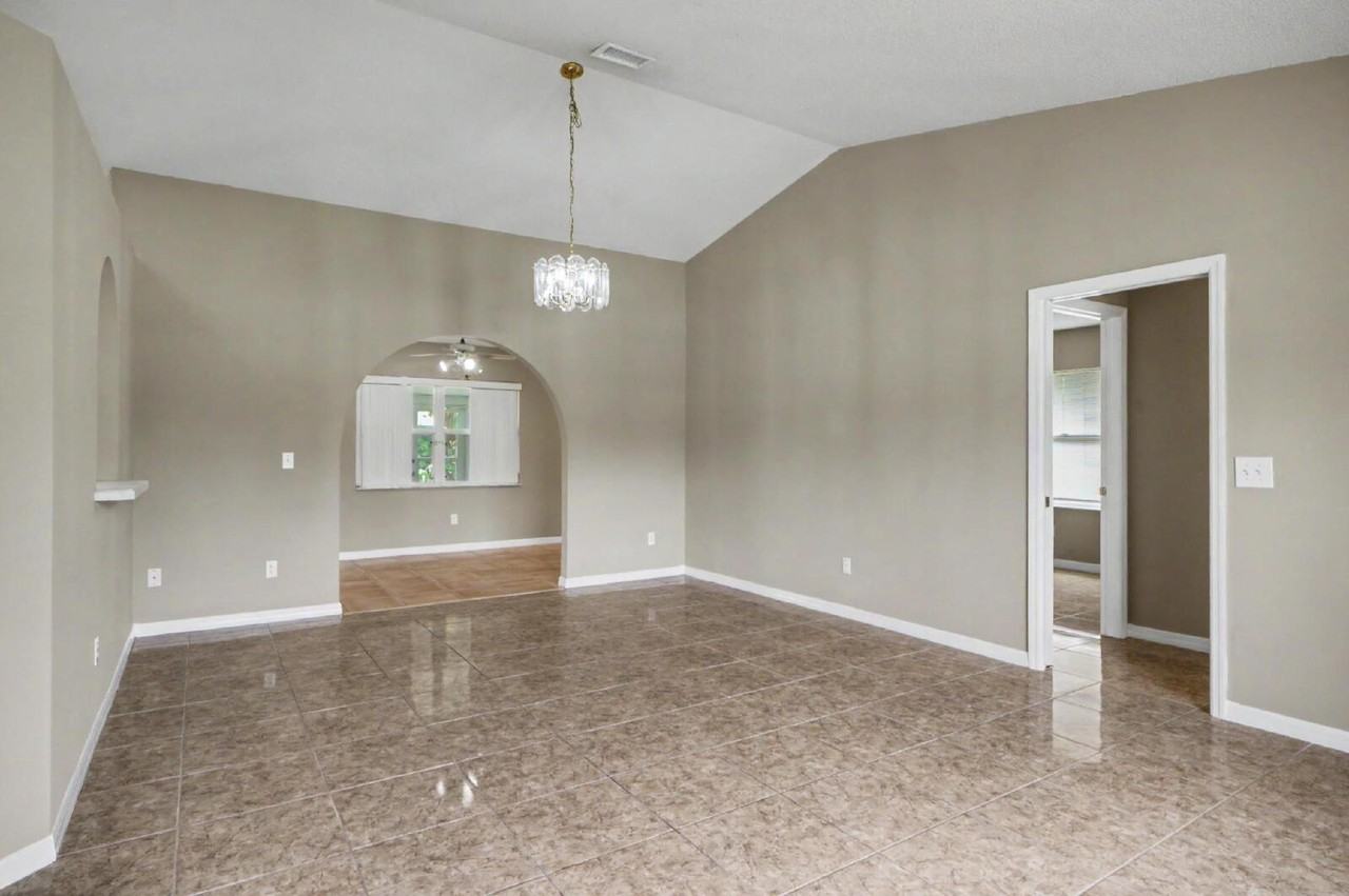 4 Foxhall Ct - Photo 7 of 50
