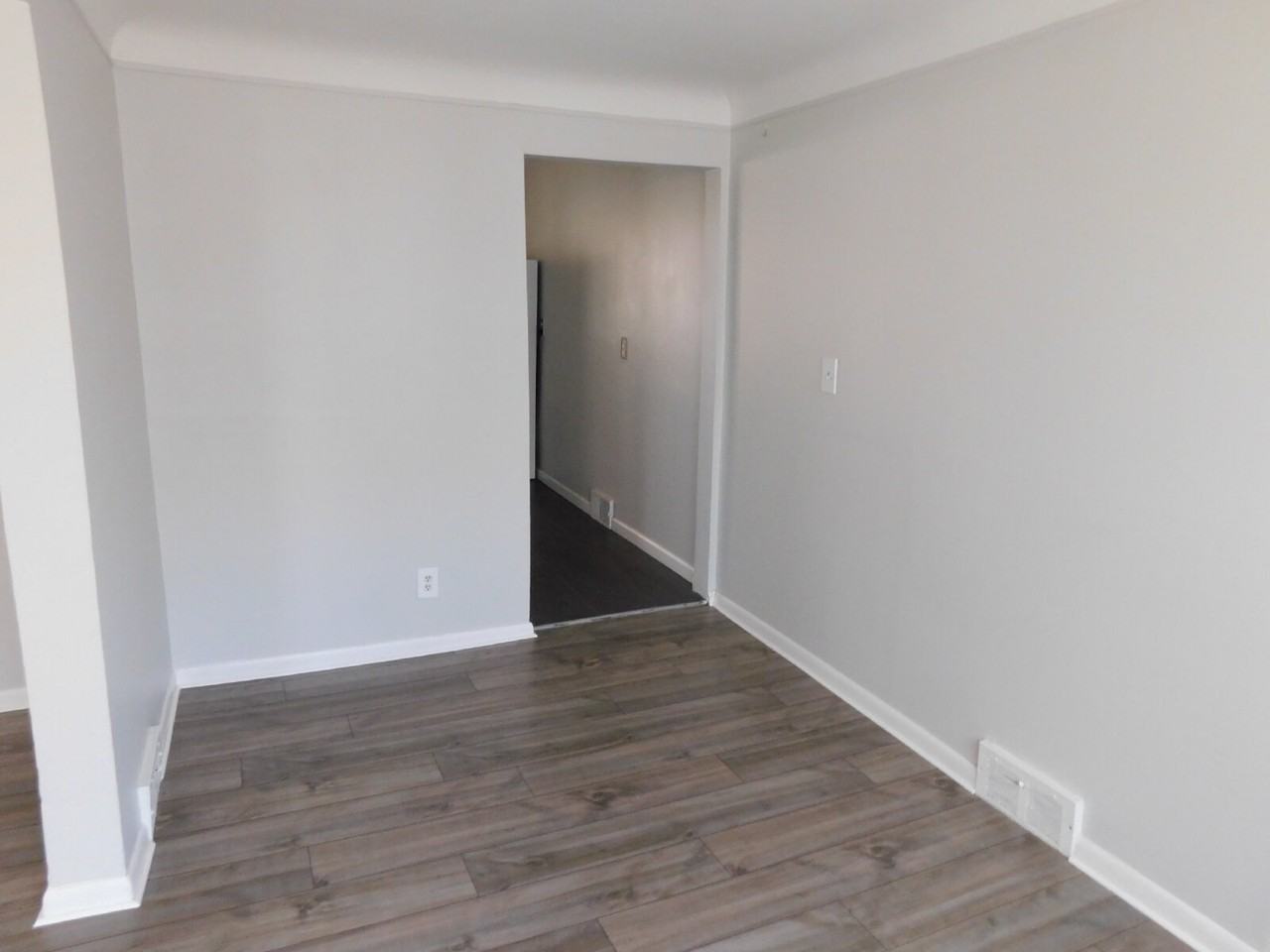 23546 Glenbrook St - Photo 4 of 14