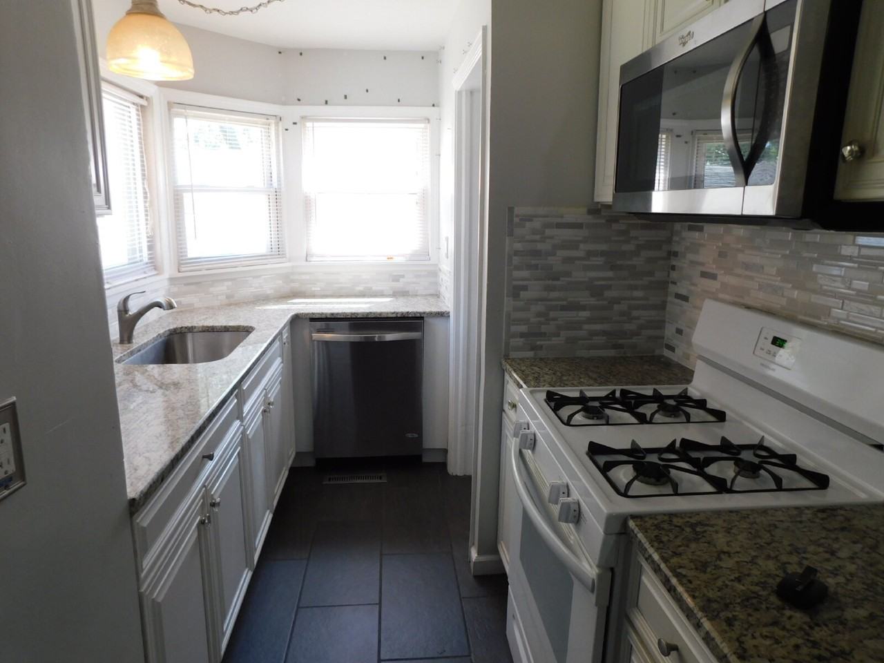 23546 Glenbrook St - Photo 6 of 14
