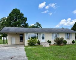 featured image of 450 Lees Country Club Rd
