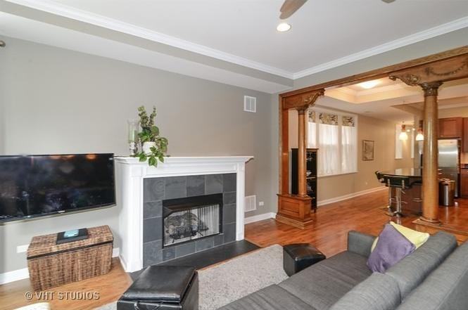 1078 N Marshfield Ave - Photo 3 of 15