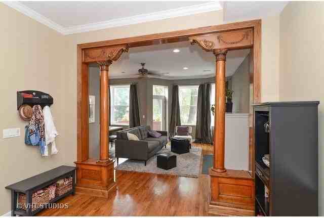 1078 N Marshfield Ave - Photo 4 of 15