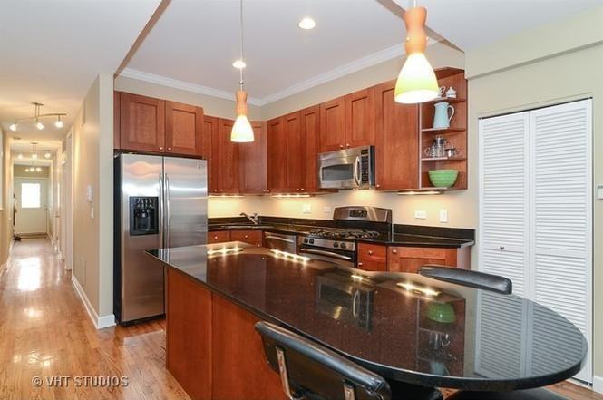 1078 N Marshfield Ave - Photo 5 of 15