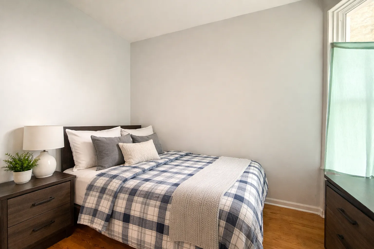 2100 W Superior St #1F - Photo 6 of 8