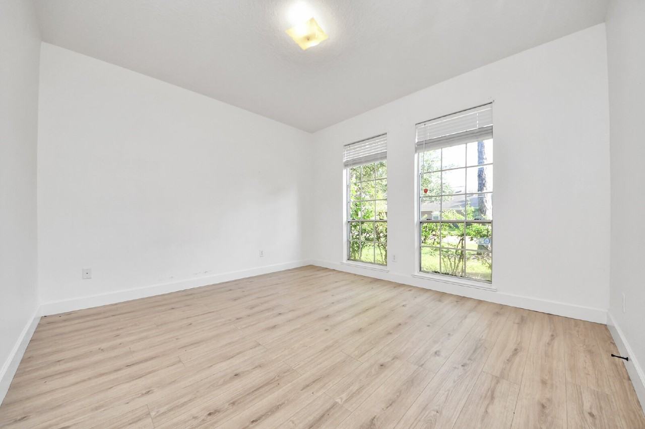 13515 Scarab Dr - Photo 3 of 46