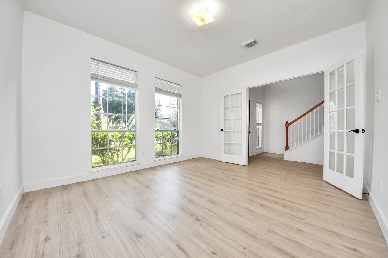 13515 Scarab Dr - Photo 4 of 46