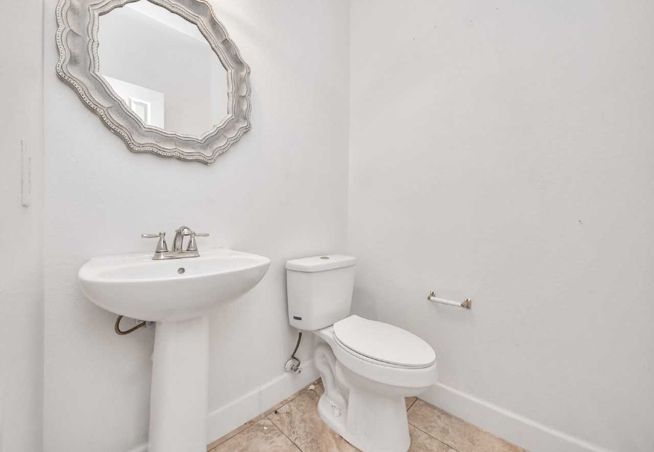 13515 Scarab Dr - Photo 5 of 46