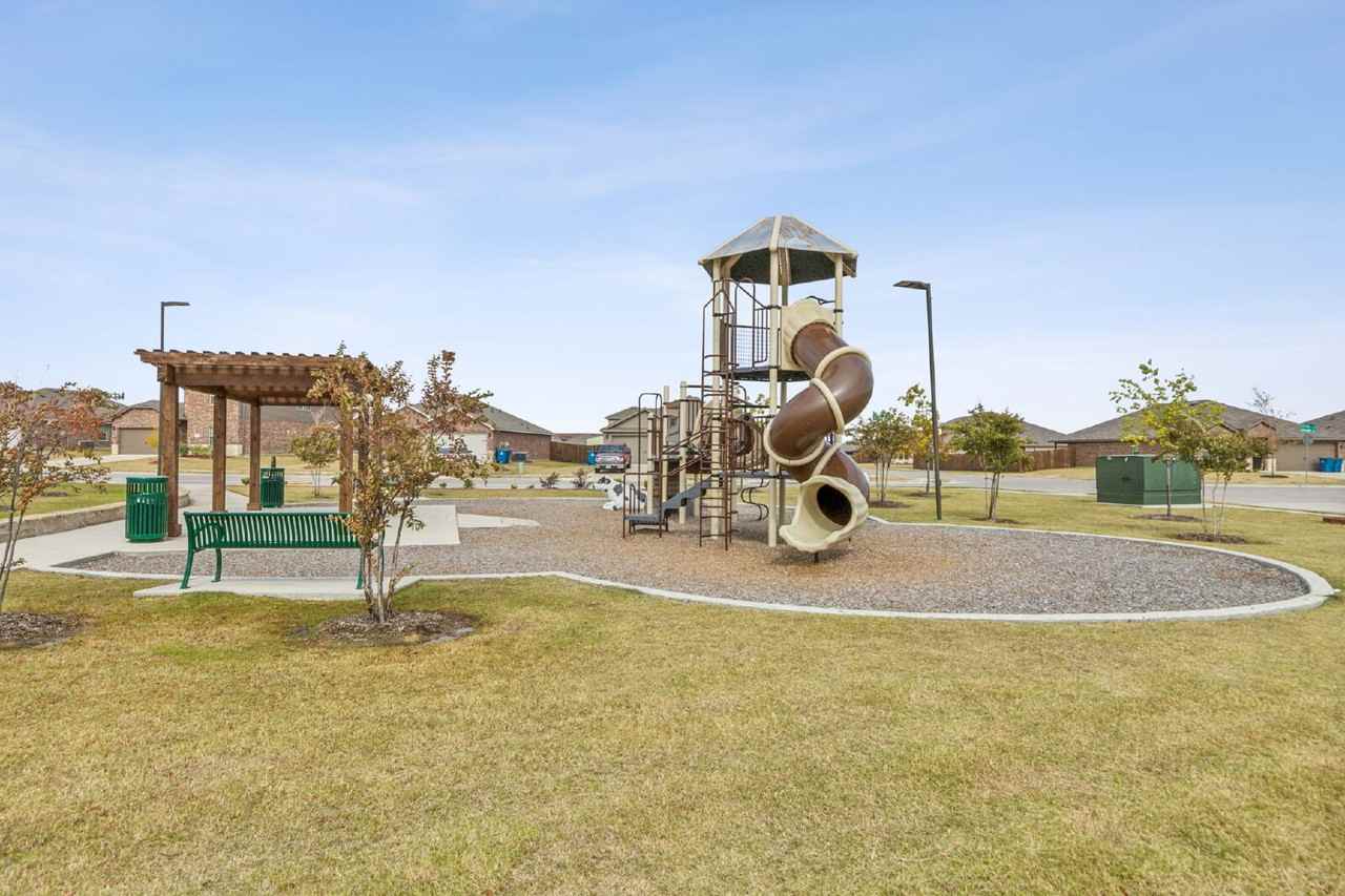606 Wrangler Dr - Photo 4 of 25