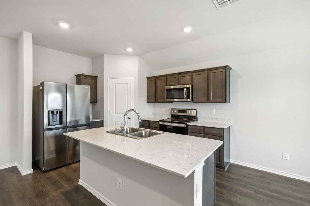 606 Wrangler Dr - Photo 6 of 25