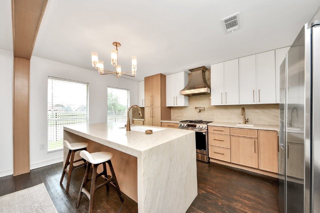 1403 Munger St - Photo 2 of 47
