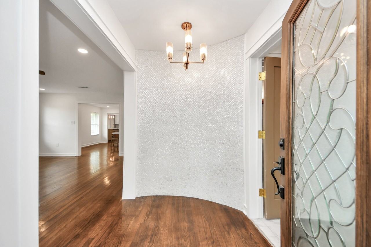 1403 Munger St - Photo 3 of 47