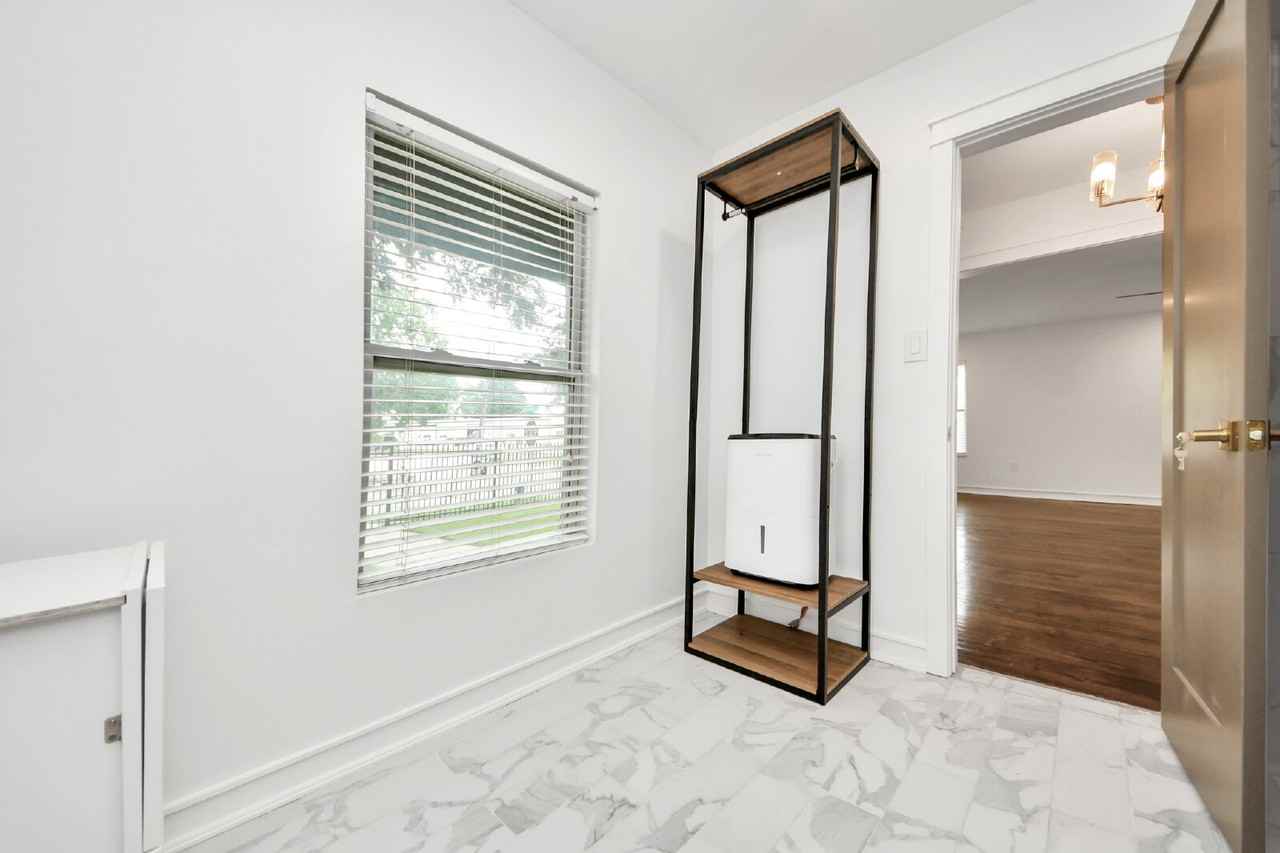 1403 Munger St - Photo 5 of 47
