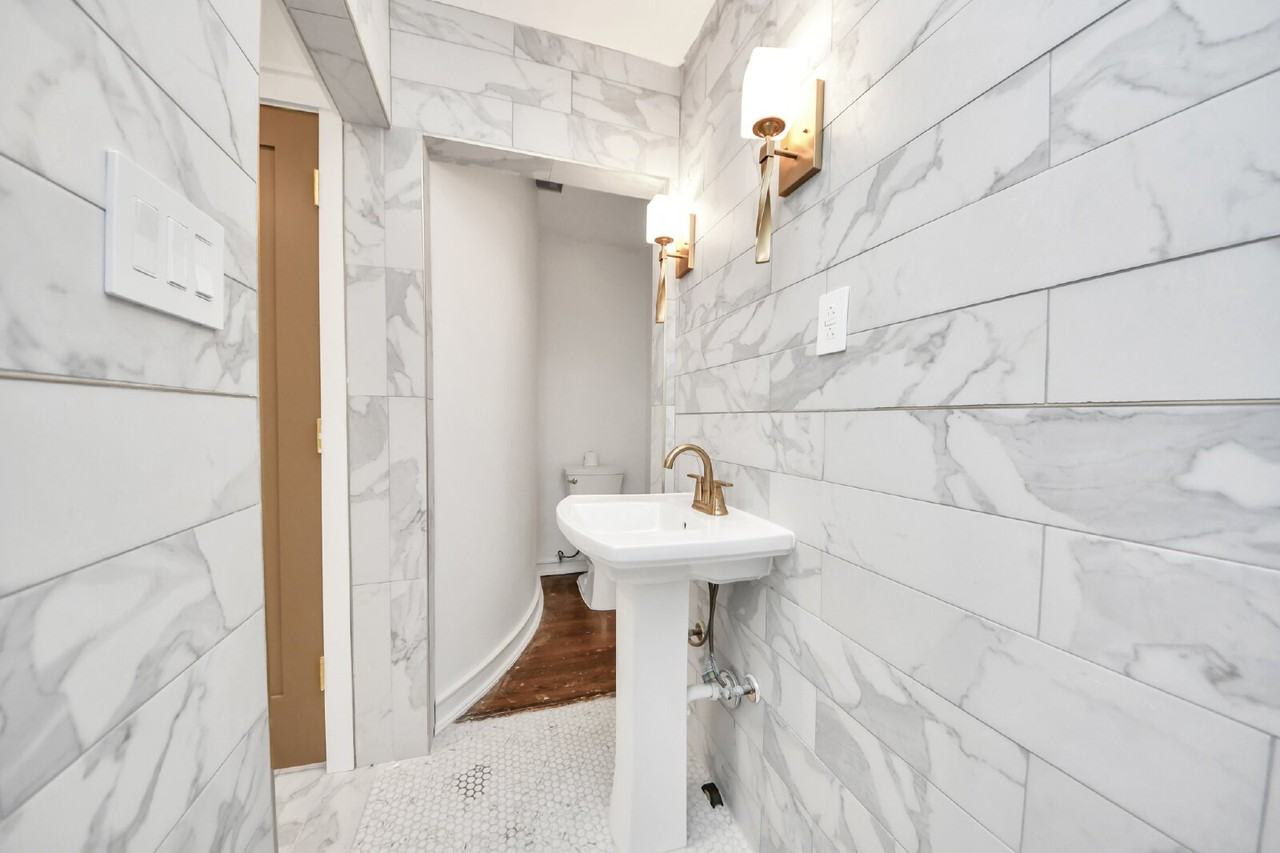 1403 Munger St - Photo 6 of 47