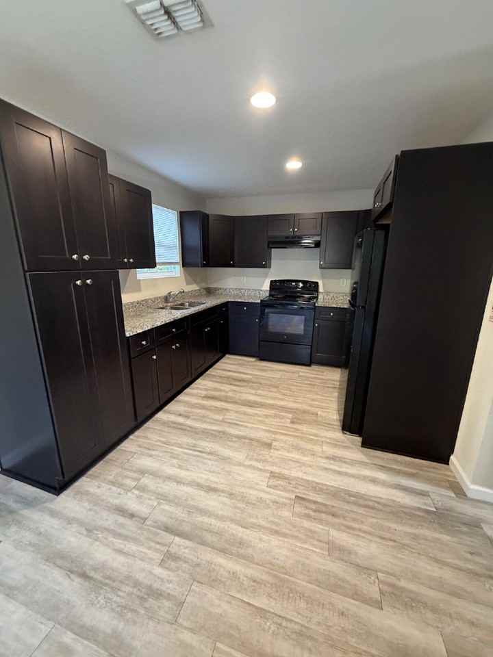 1441 E 25th St - Photo 2 of 15