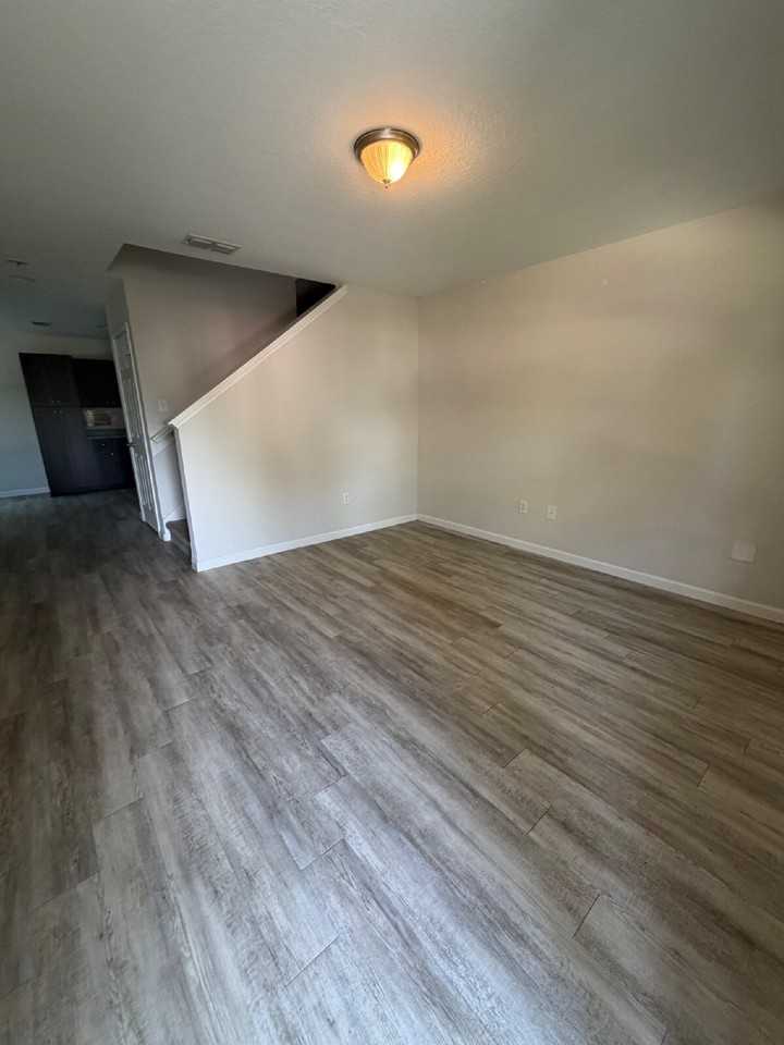 1441 E 25th St - Photo 4 of 15