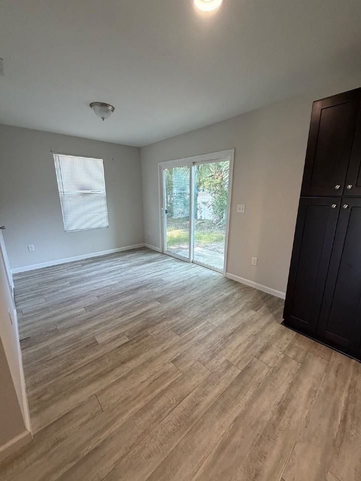 1441 E 25th St - Photo 5 of 15