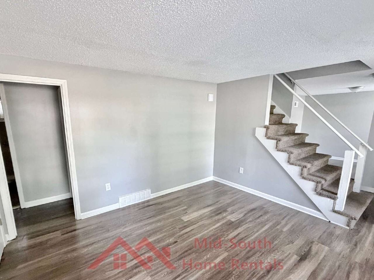 1733 Gowan Dr - Photo 4 of 25
