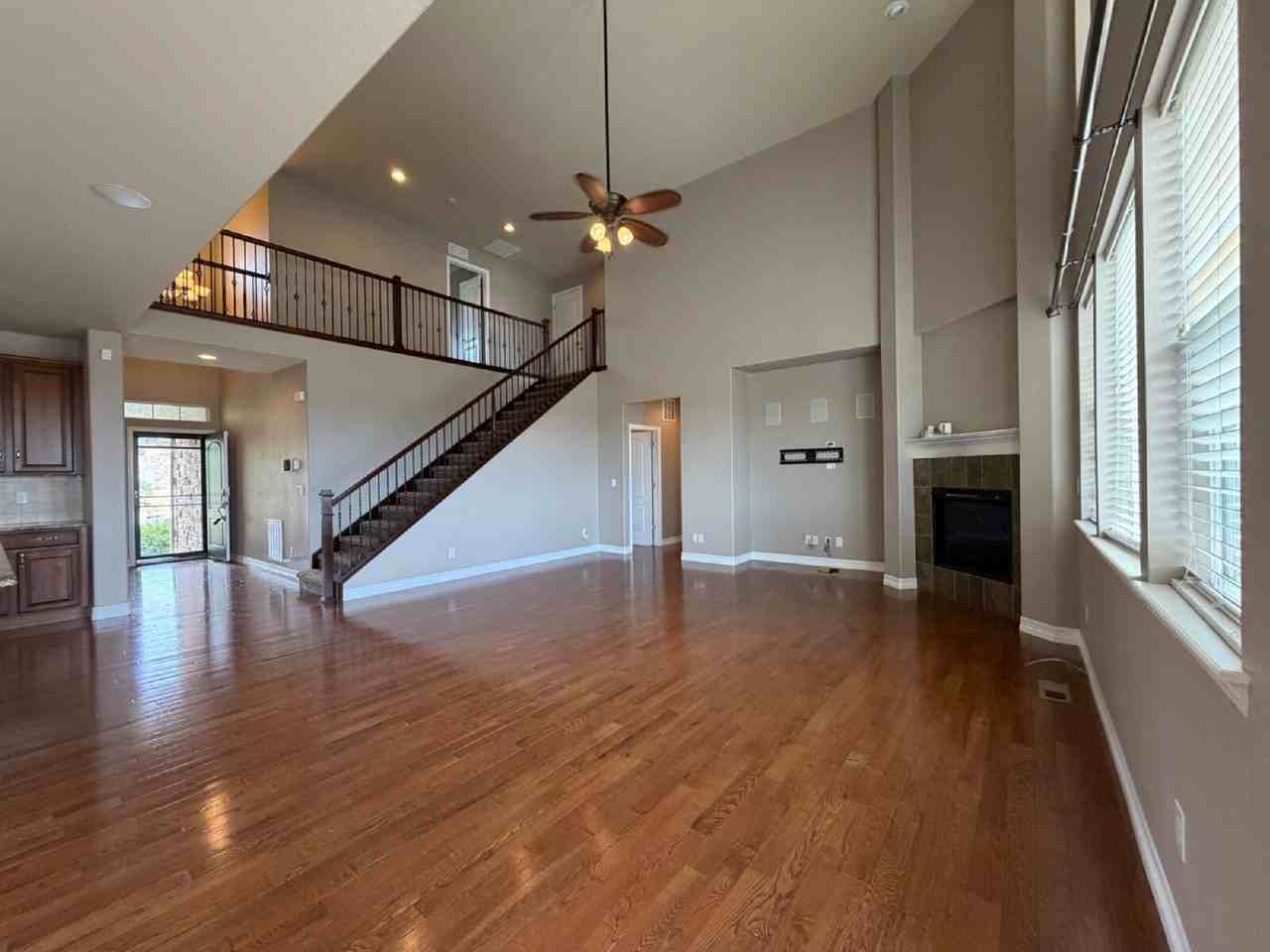 8229 S Country Club Pkwy - Photo 2 of 29
